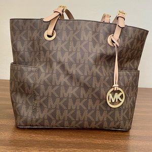 Micheal Kors Purse